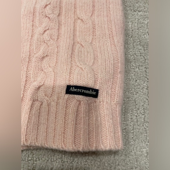 Abercrombie & Fitch cable knit, pink sweater. nice and warm, 100% wool sweater. - Picture 3 of 4